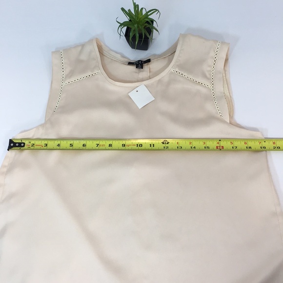 ✨TCEC✨CREAM SLEEVELESS TOP - Picture 13 of 15